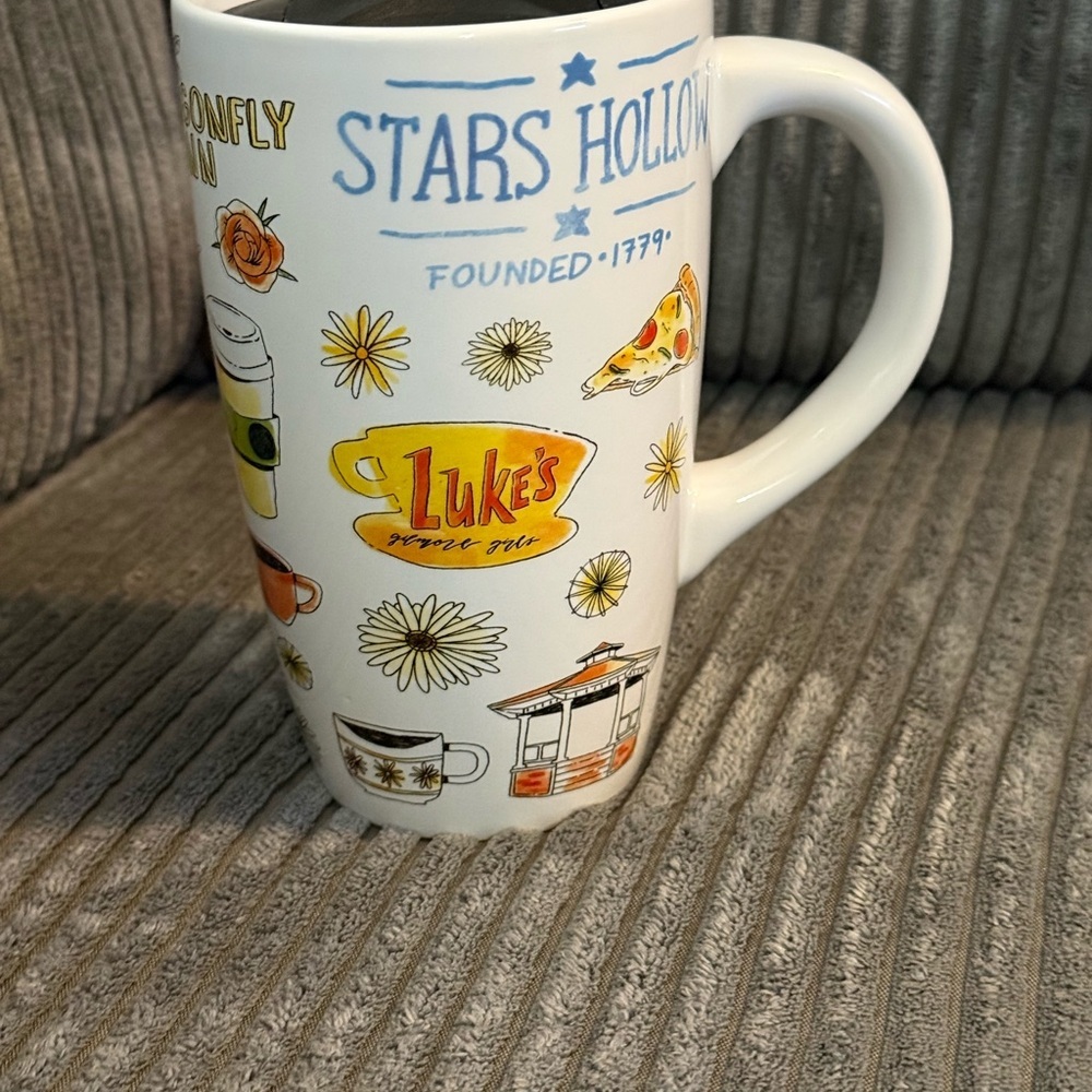 Silver Buffalo x Gilmore Girls - 16 oz Traveling Mug with Lid - Picture 5 of 9